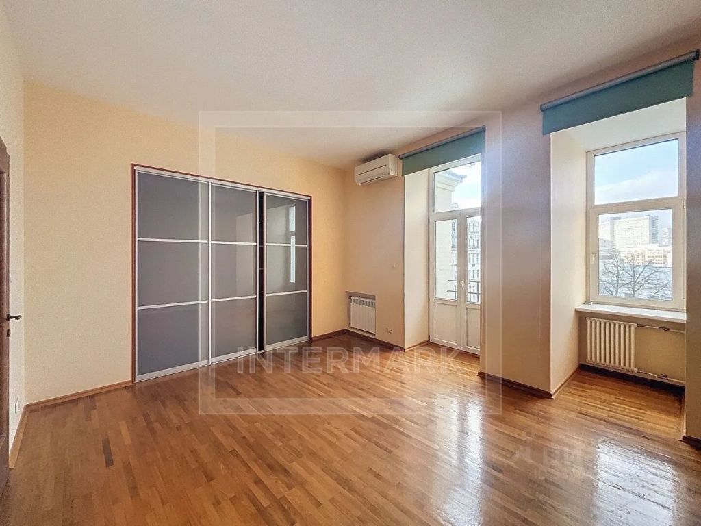 m. Borovitskaya: Apartment, 5-rooms