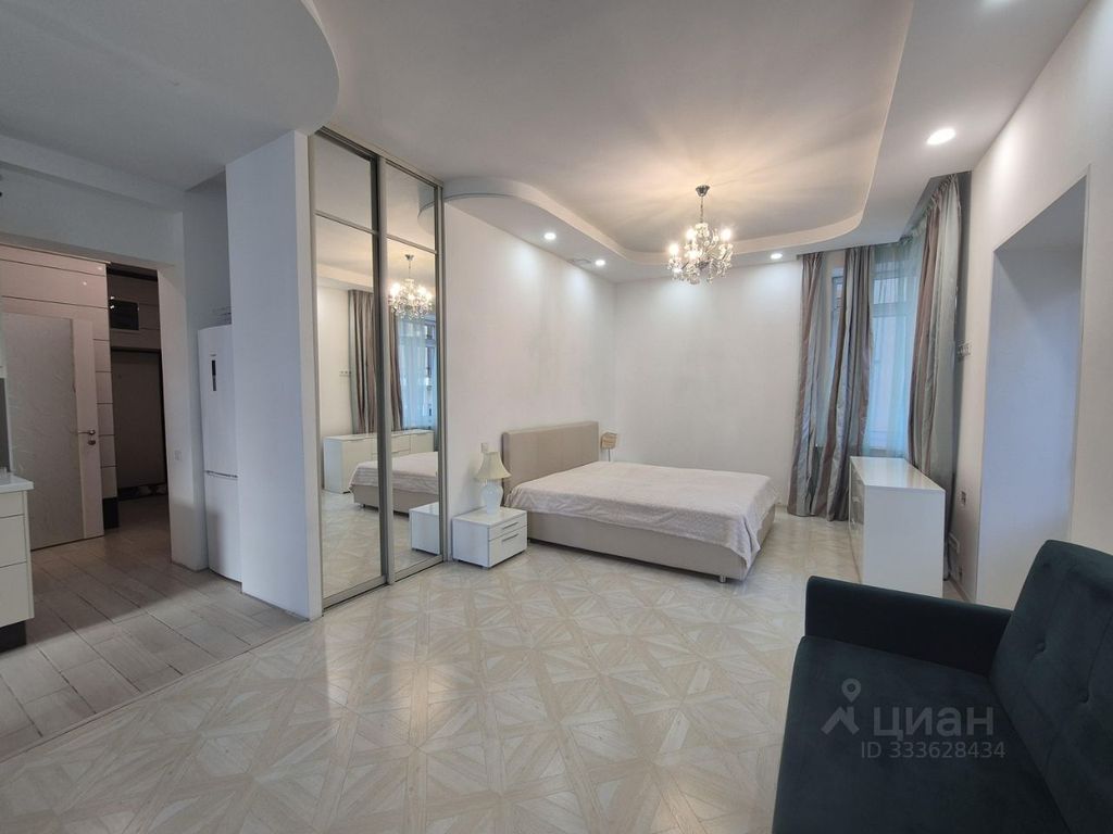 m. Teatralnaya: Apartment, 2-rooms