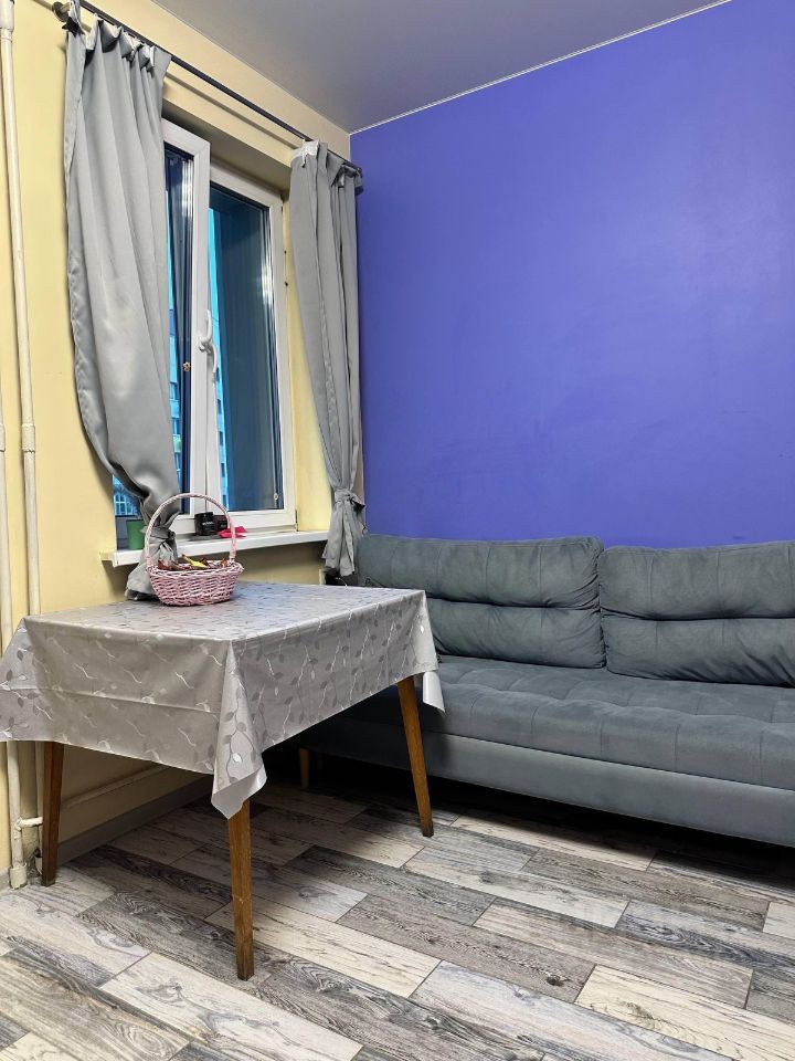m. Lukhmanovskaya: Apartment, 1-rooms