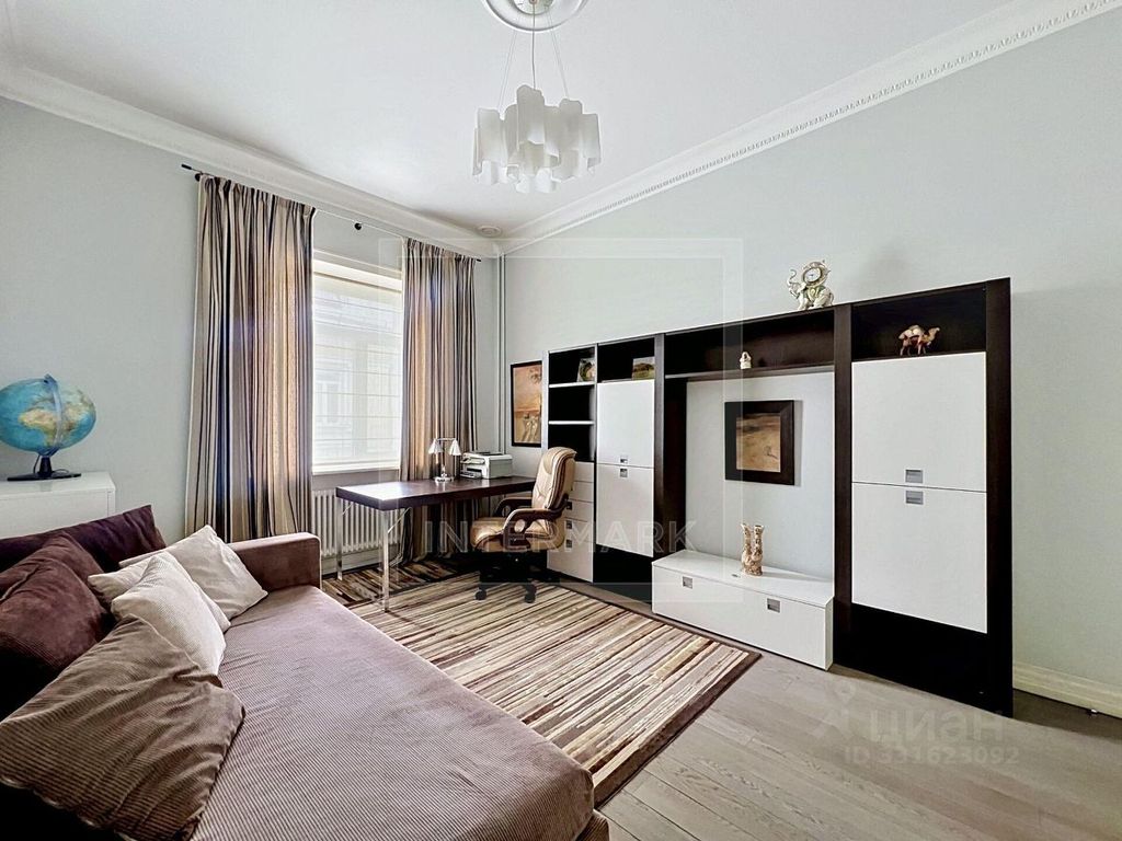 m. Okhotny ryad: Apartment, 5-rooms