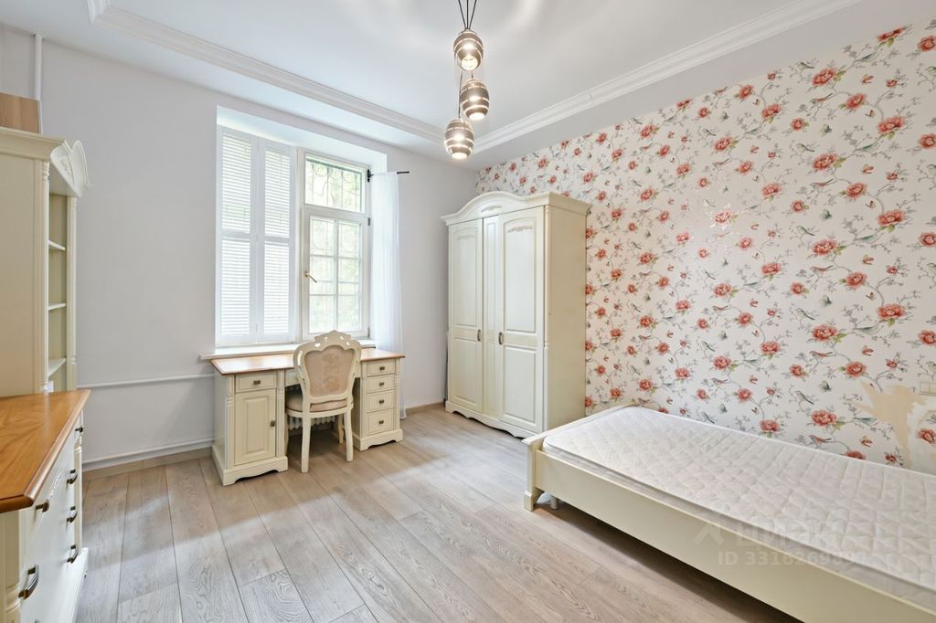 m. Smolenskaya: Apartment, 3-rooms