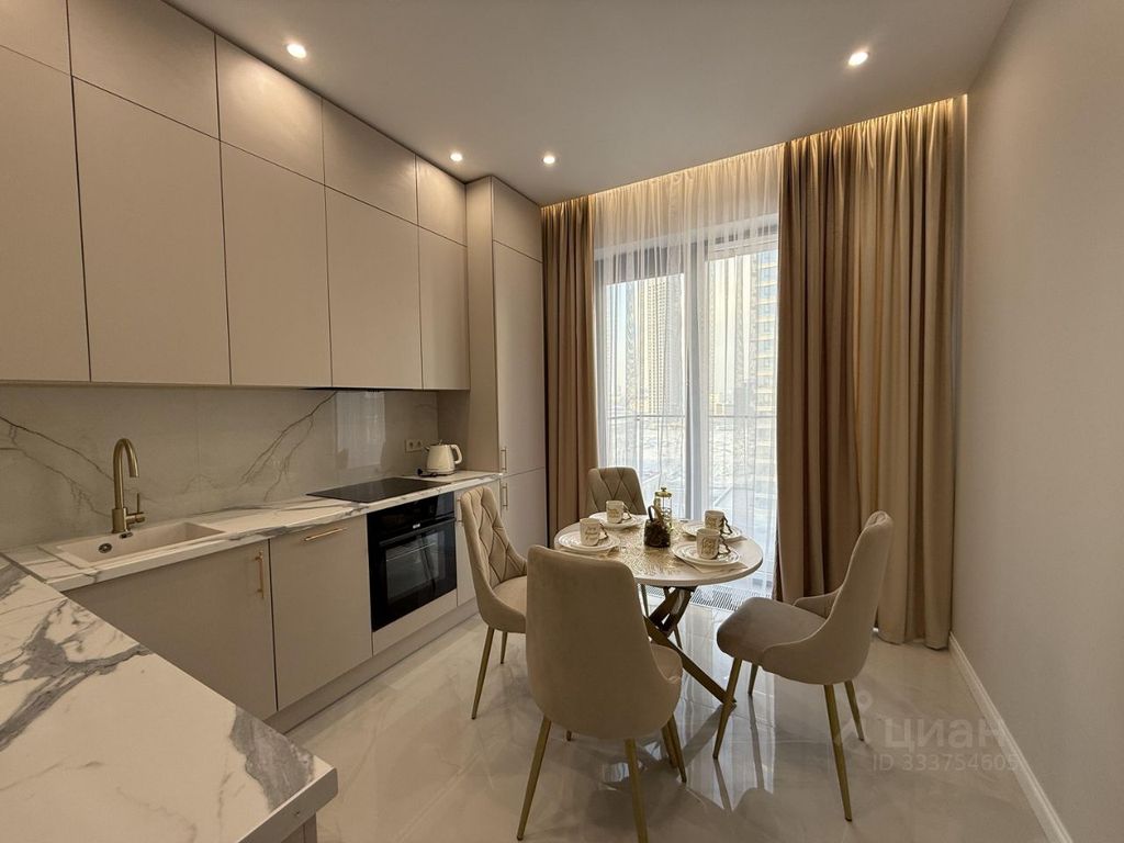 m. ZIL: Apartment, 2-rooms