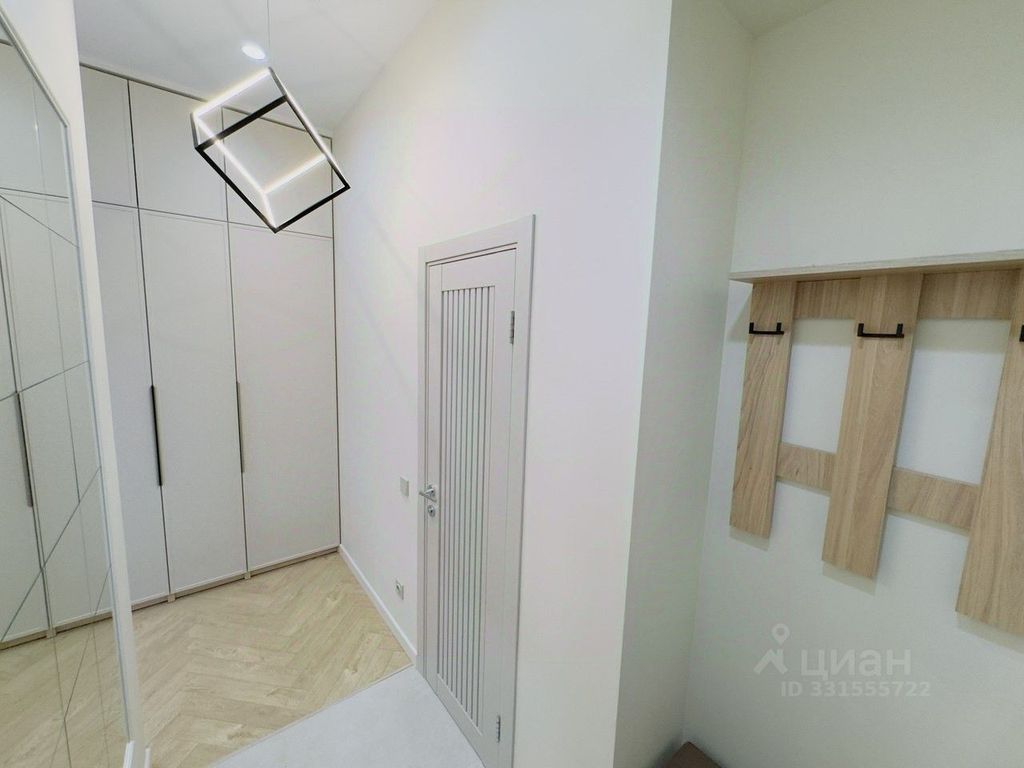 m. ZIL: Apartment, 2-rooms