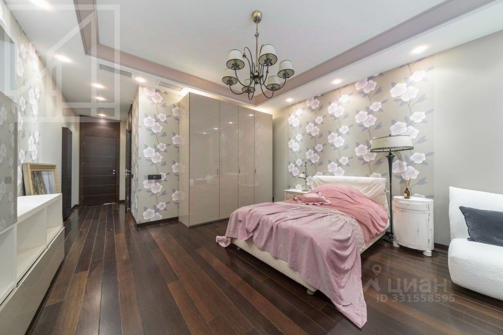 m. Kropotkinskaya: Apartment, 4-rooms