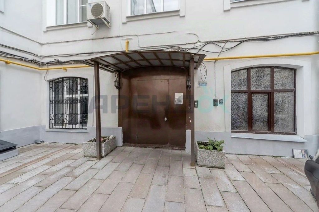 m. Kuznetsky most: Apartment, 3-rooms