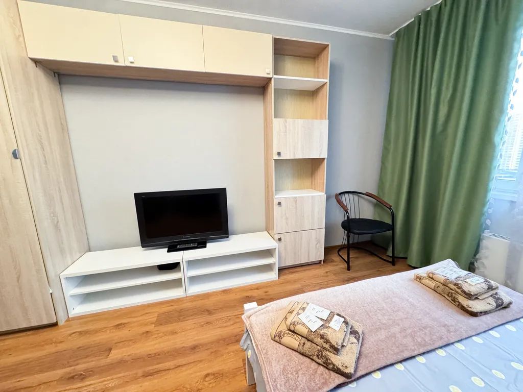 m. Levoberezhnaya: Apartment, 2-rooms