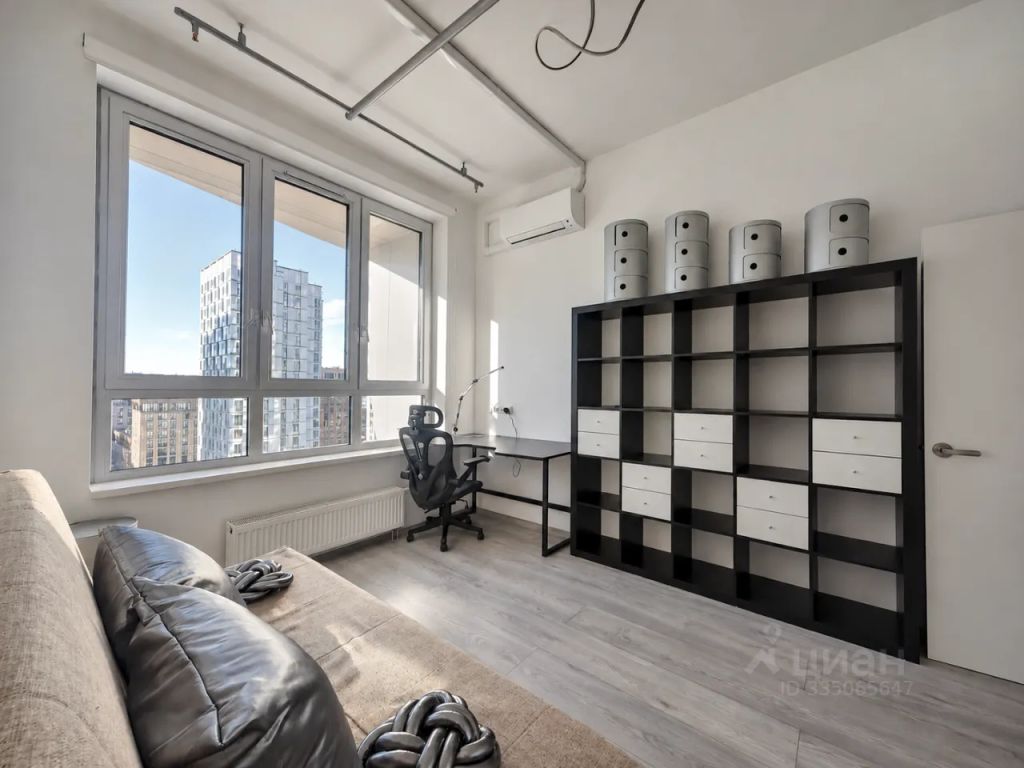 m. ZIL: Apartment, 2-rooms