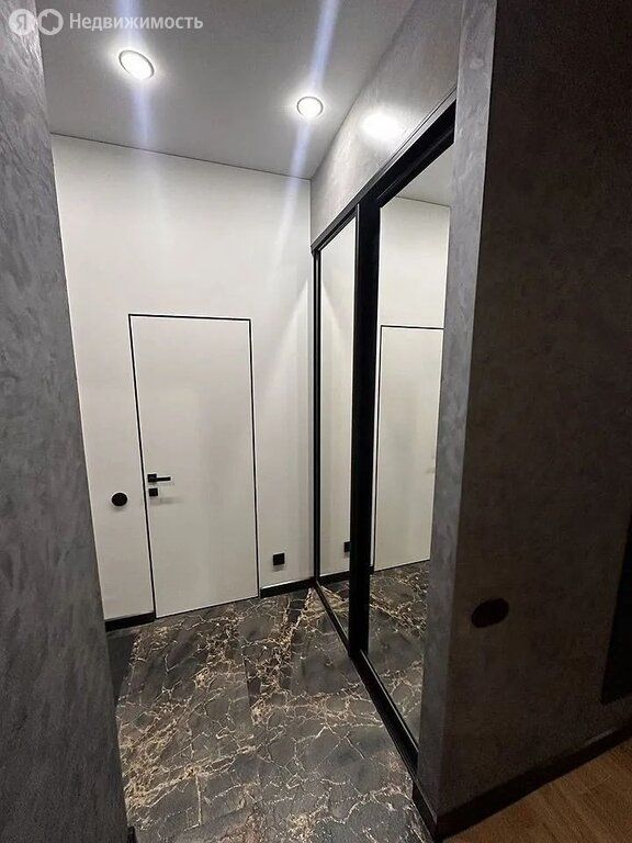 m. ZIL: Apartment, studio