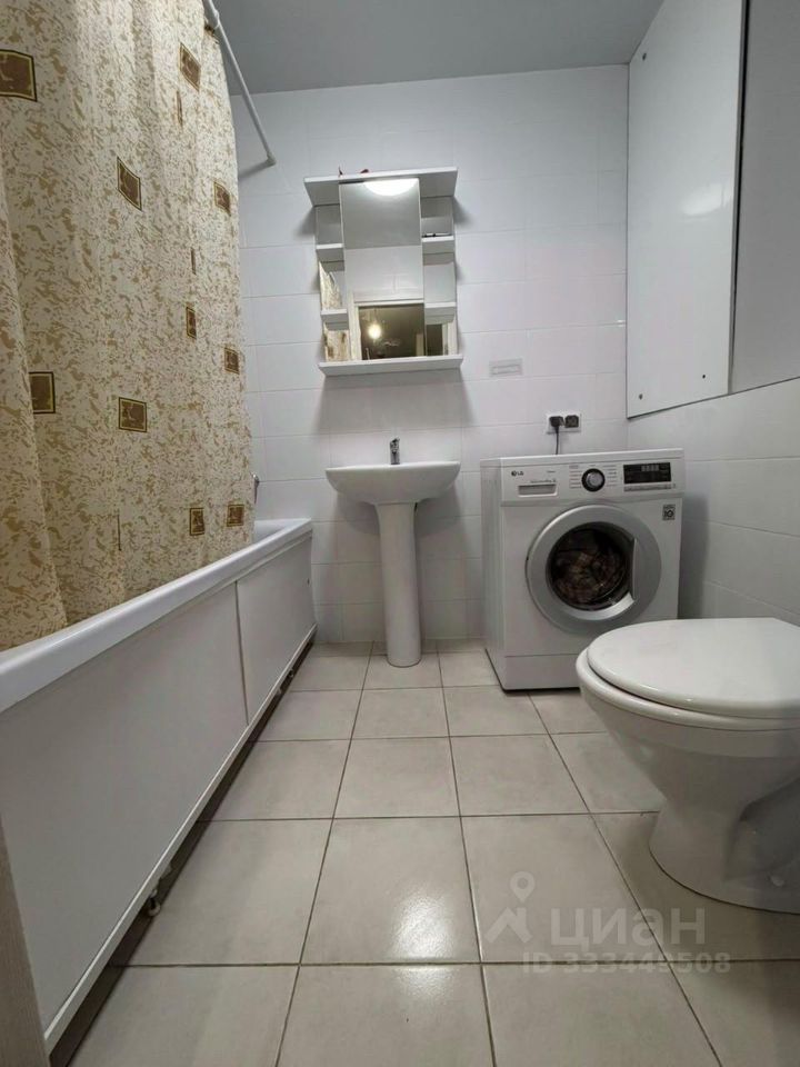 m. Lukhmanovskaya: Apartment, 2-rooms