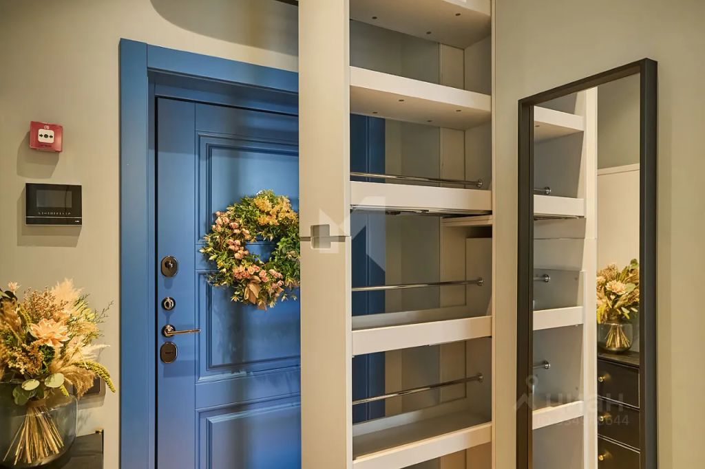 m. ZIL: Apartment, 2-rooms