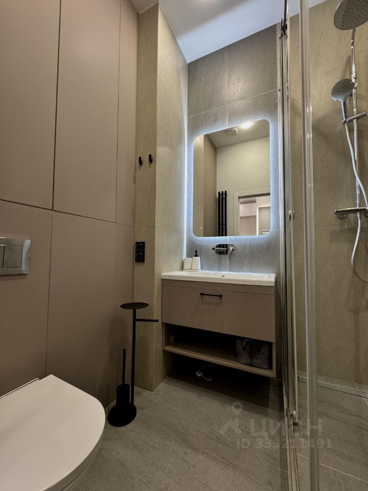 m. ZIL: Apartment, 2-rooms