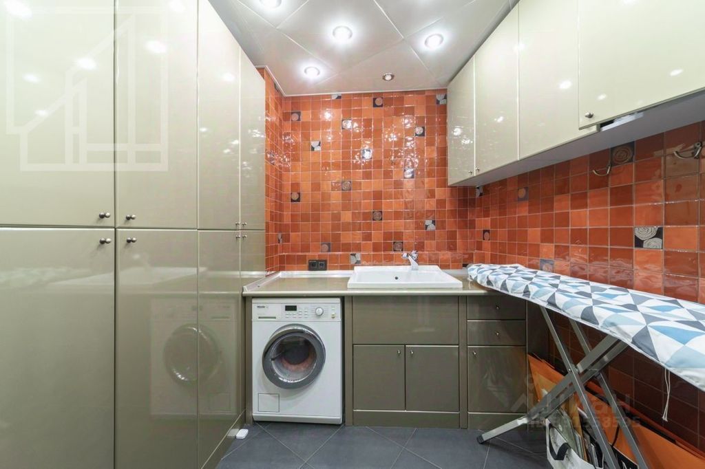 m. Kropotkinskaya: Apartment, 4-rooms