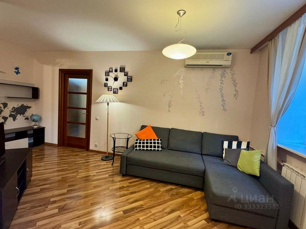 m. Barrikadnaya: Apartment, 2-rooms