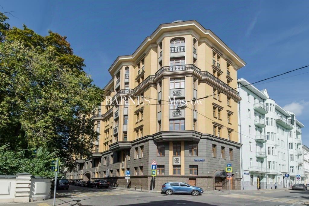 m. Kropotkinskaya: Apartment, 4-rooms