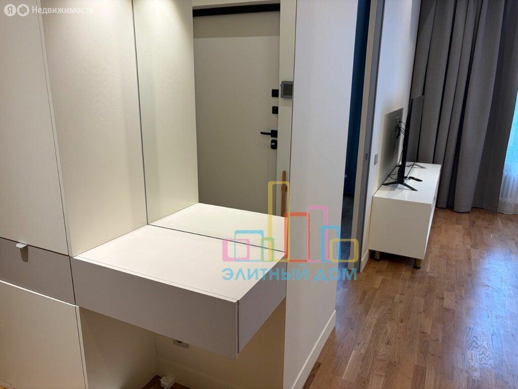 m. ZIL: Apartment, 2-rooms