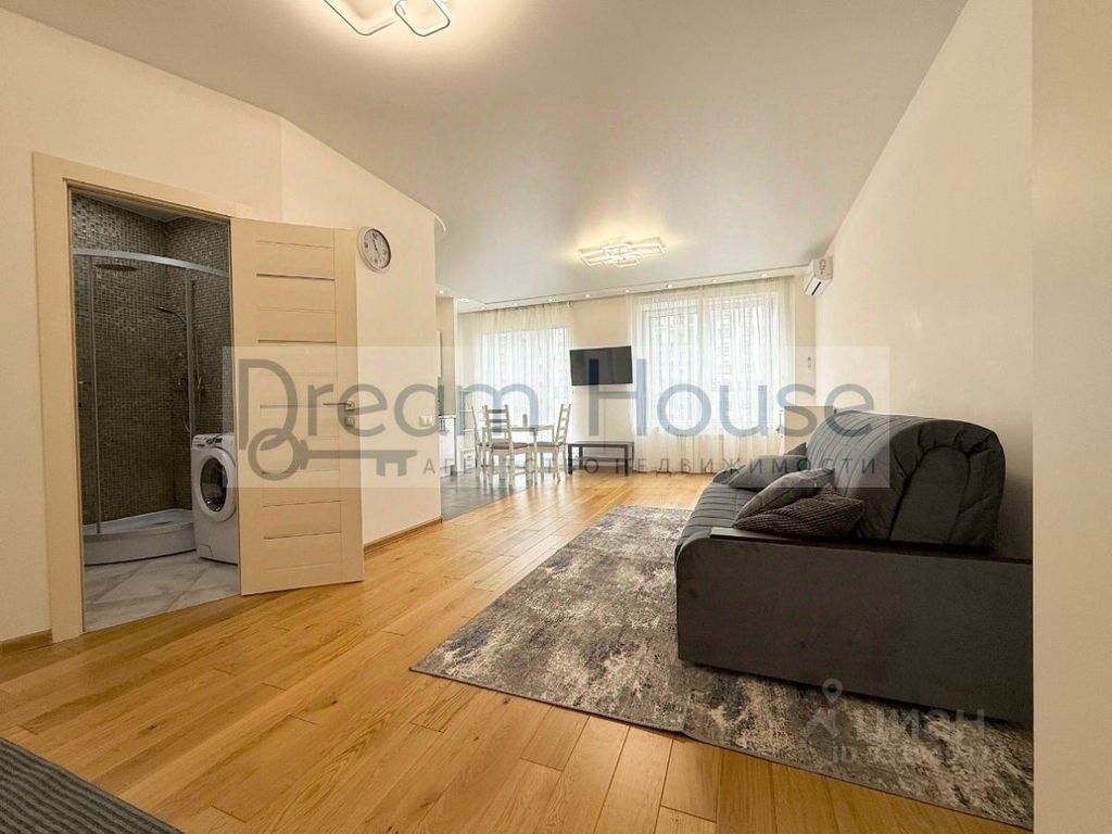 m. Lukhmanovskaya: Apartment, studio