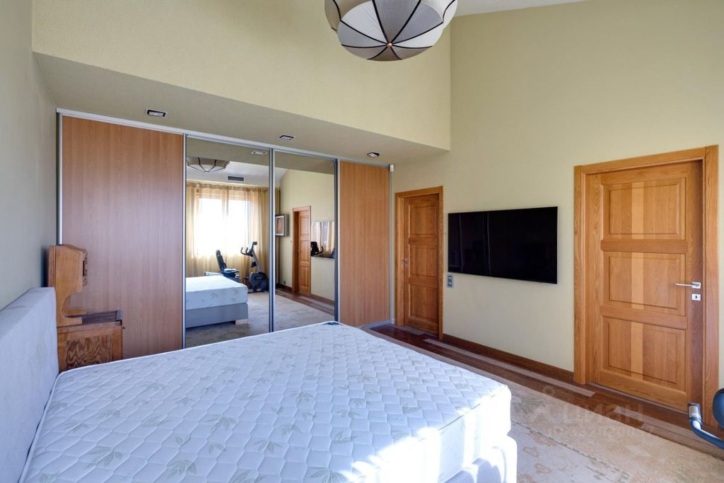m. Barrikadnaya: Apartment, 3-rooms