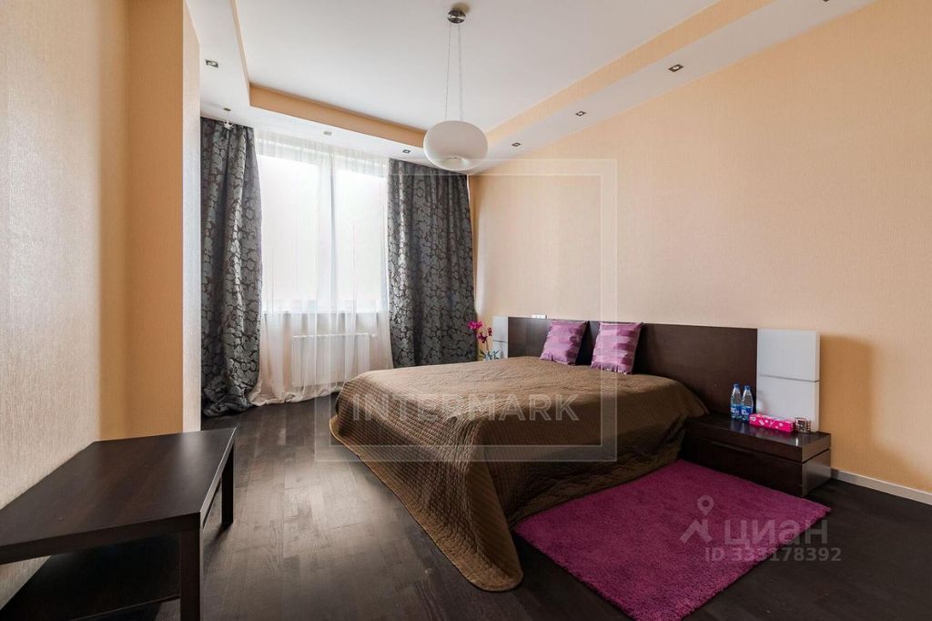m. Oktyabrskaya: Apartment, 3-rooms