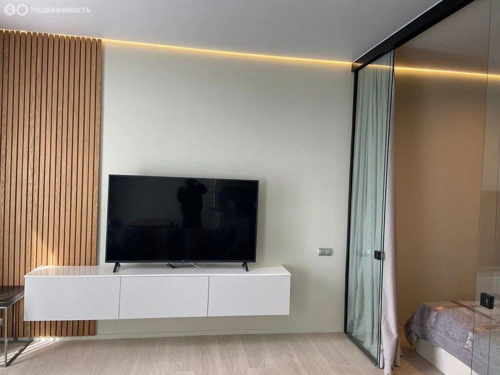m. ZIL: Apartment, 2-rooms