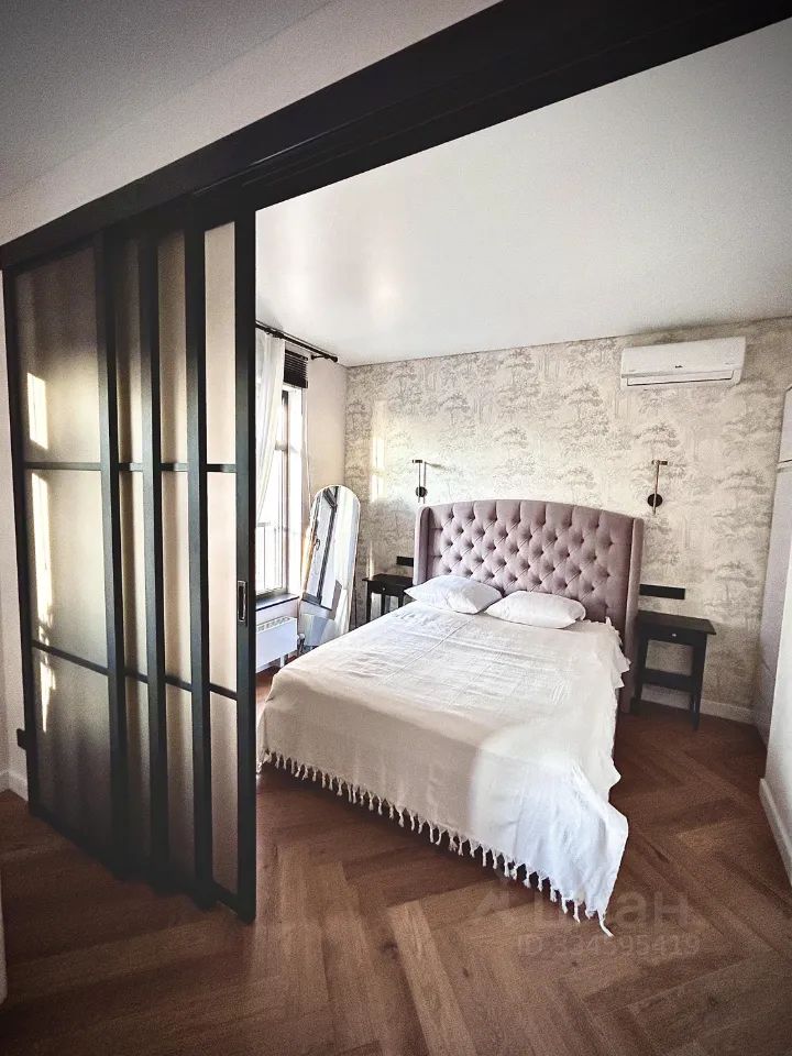 m. ZIL: Apartment, 2-rooms