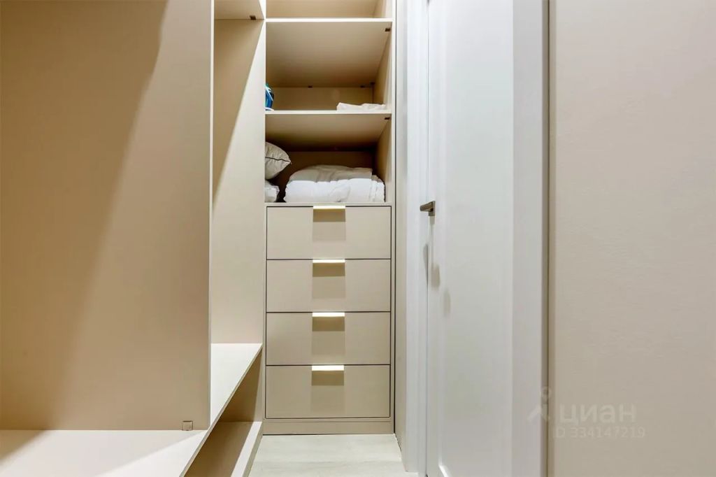 m. ZIL: Apartment, 2-rooms