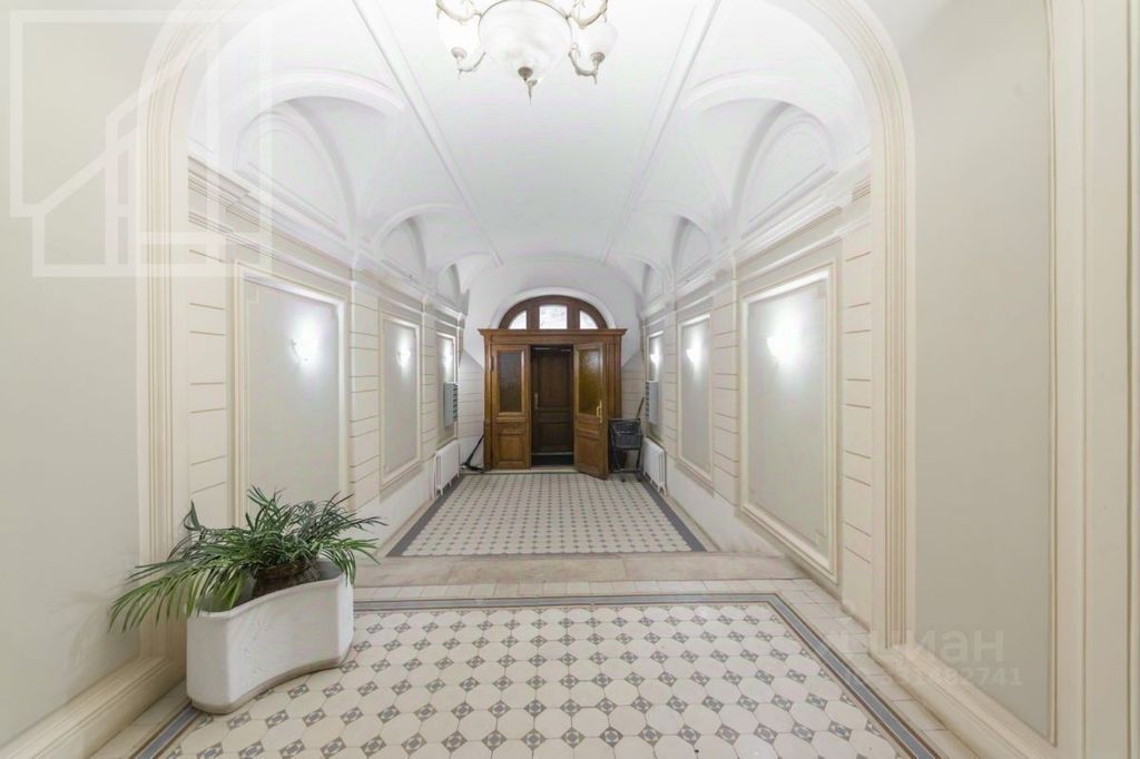 m. Kropotkinskaya: Apartment, 5-rooms