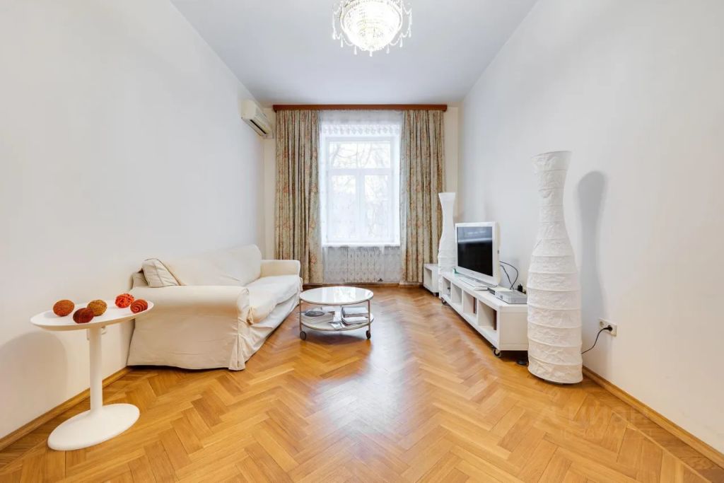 m. Okhotny ryad: Apartment, 2-rooms