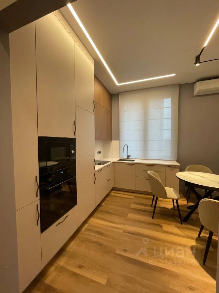 m. ZIL: Apartment, 2-rooms