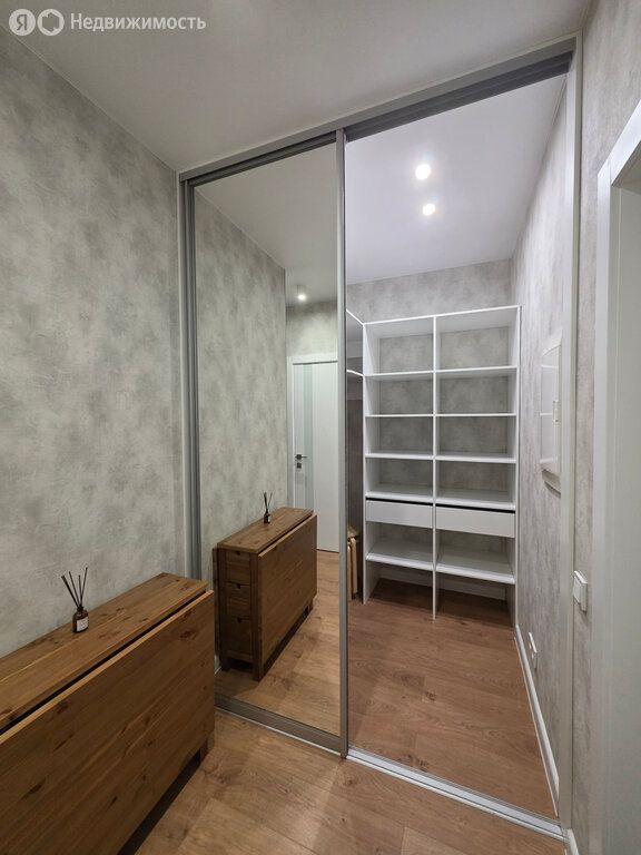 m. Lukhmanovskaya: Apartment, 1-rooms
