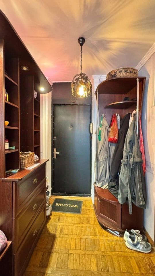 m. Maryina Roscha: Apartment, studio