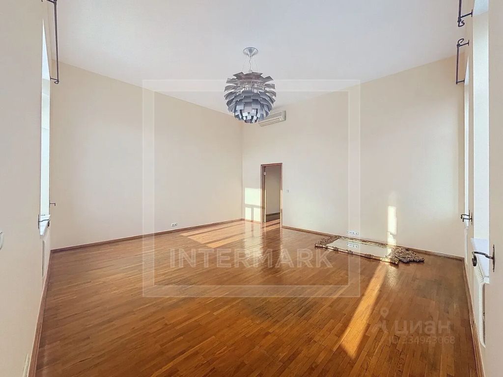 m. Borovitskaya: Apartment, 5-rooms