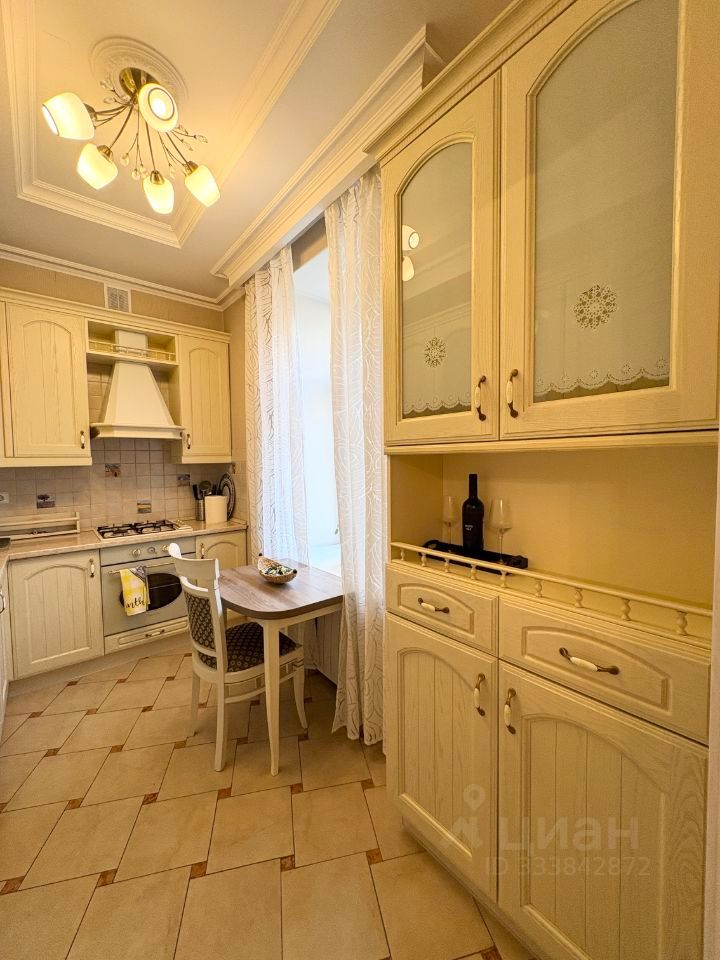 m. Ploschad Gagarina: Apartment, 2-rooms