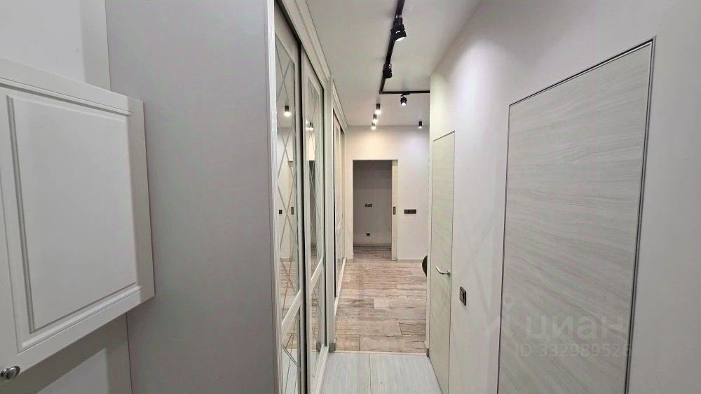 m. Pyatnitskoe shosse: Apartment, 3-rooms