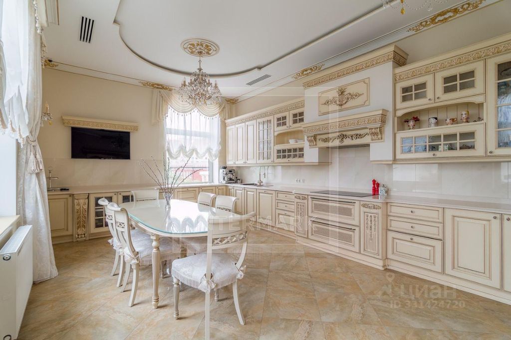 m. Oktyabrskaya: Apartment, 6-rooms