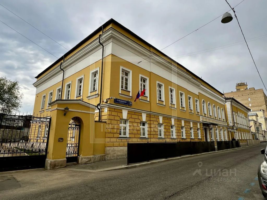 m. Kropotkinskaya: Apartment, 4-rooms