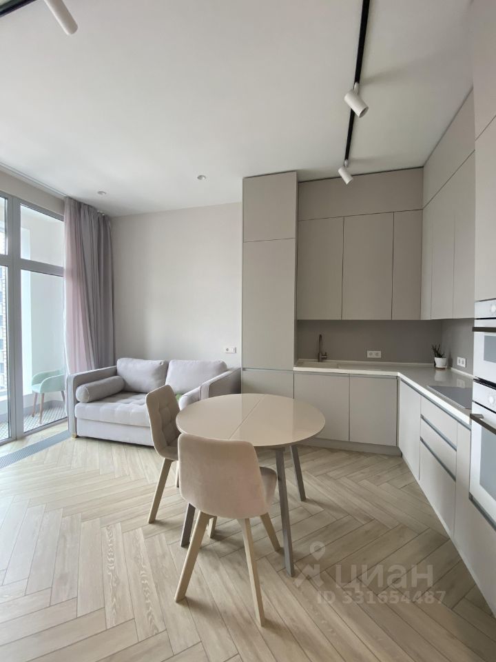 m. ZIL: Apartment, 2-rooms