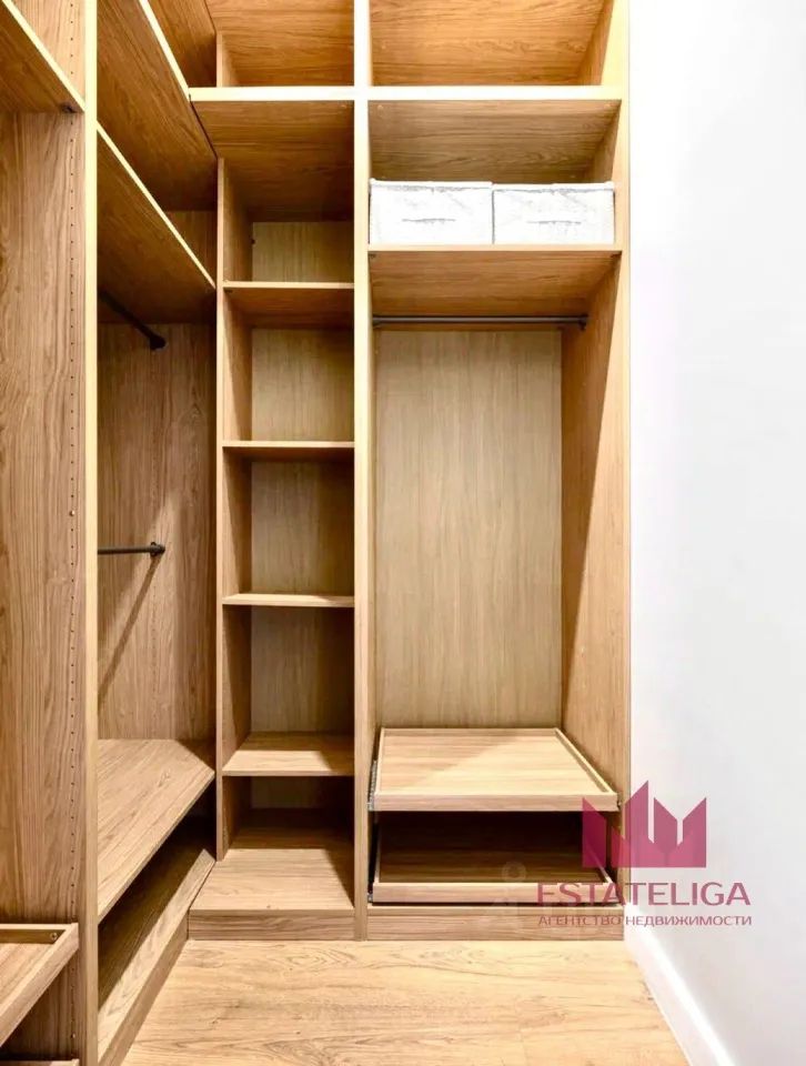 m. Verkhnie Kotly: Apartment, 3-rooms