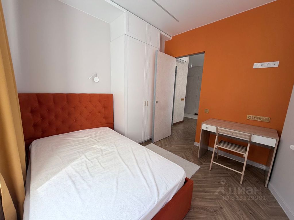 m. ZIL: Apartment, 2-rooms