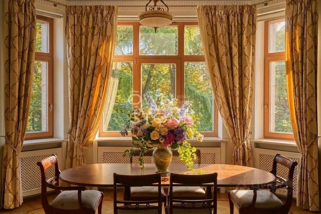 m. Kropotkinskaya: Apartment, 4-rooms