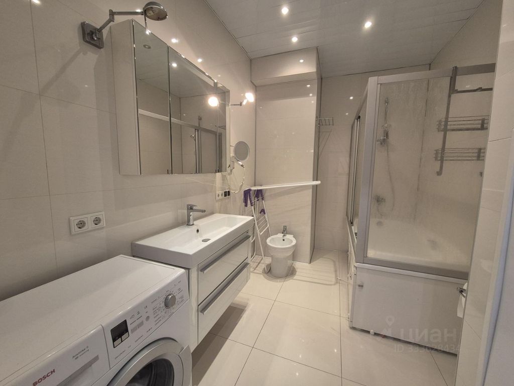 m. Teatralnaya: Apartment, 2-rooms