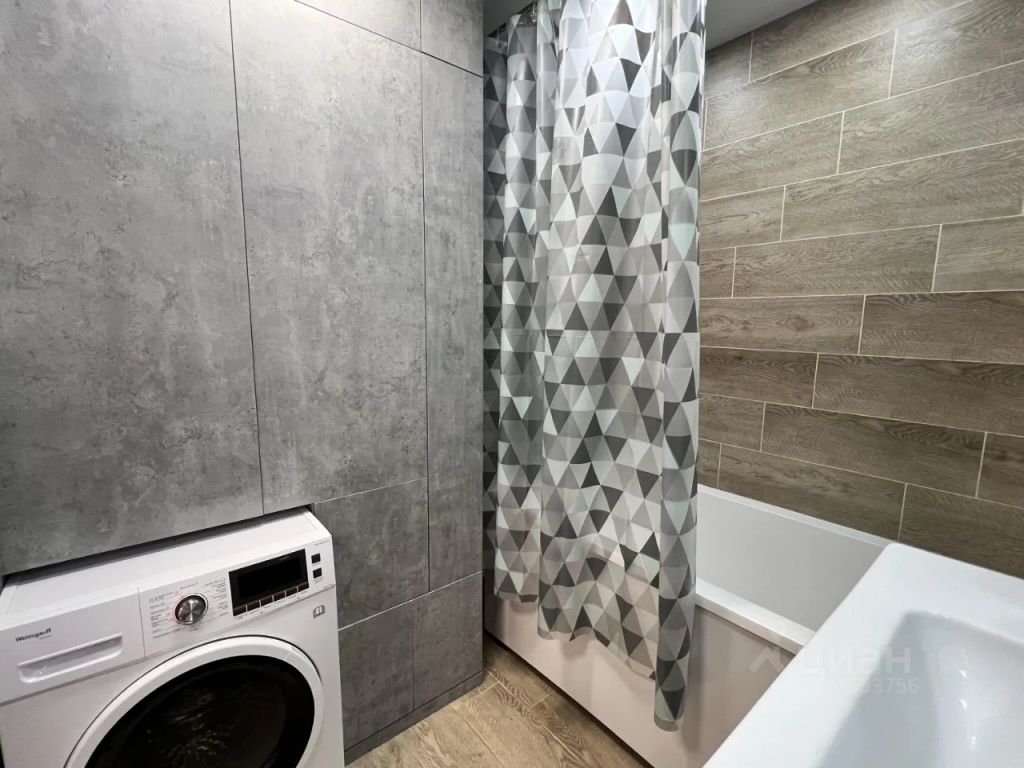 m. ZIL: Apartment, 2-rooms