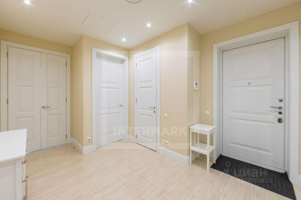m. Shabolovskaya: Apartment, 3-rooms
