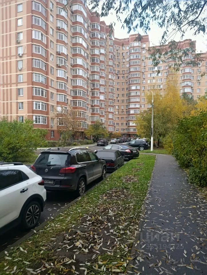 m. Lukhmanovskaya: Apartment, 3-rooms