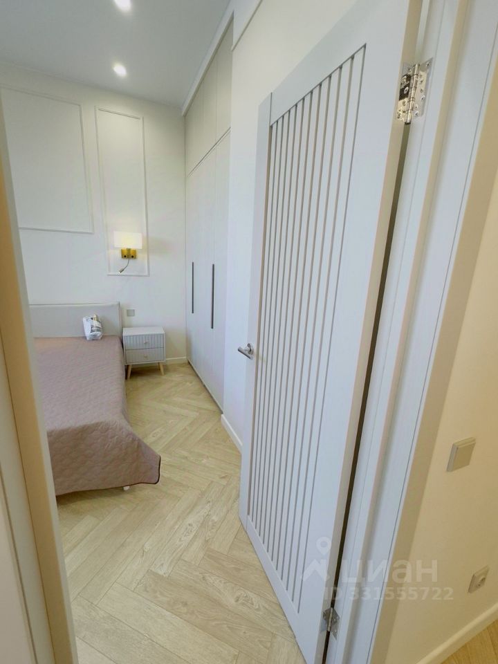 m. ZIL: Apartment, 2-rooms