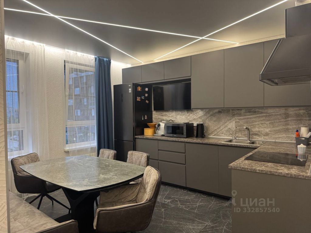 m. Lukhmanovskaya: Apartment, 3-rooms
