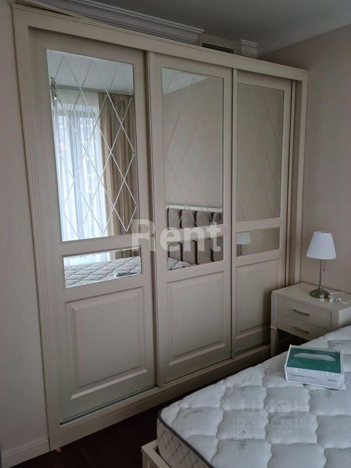 m. Molodezhnaya: Apartment, 3-rooms