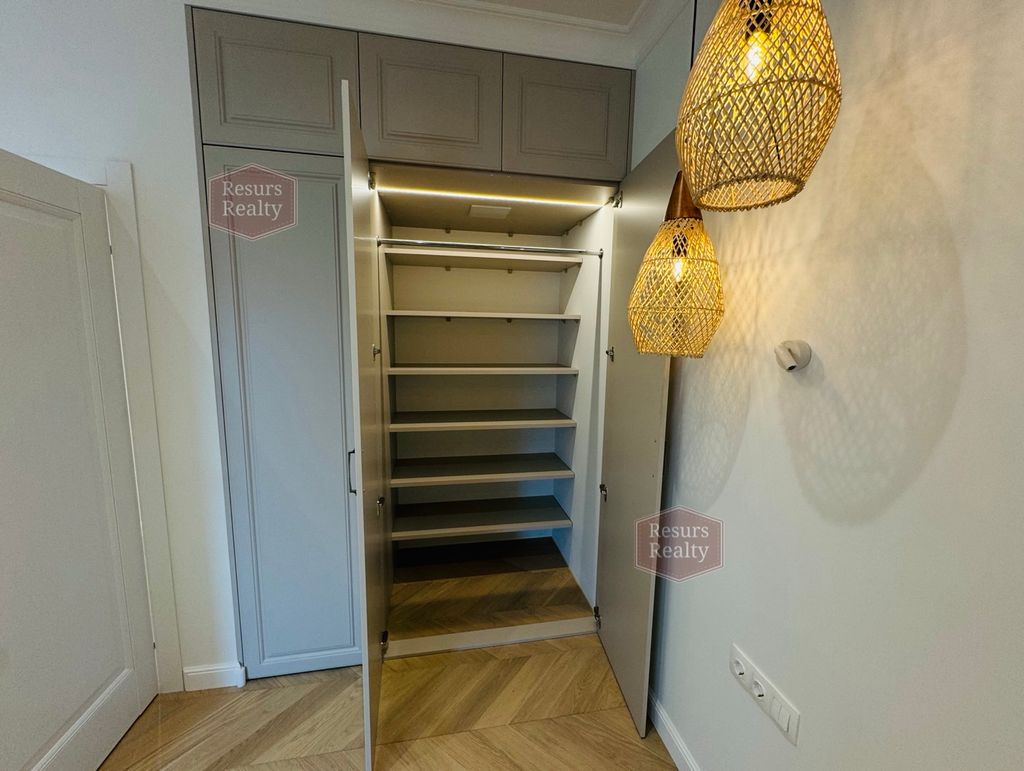 m. Kropotkinskaya: Apartment, 4-rooms