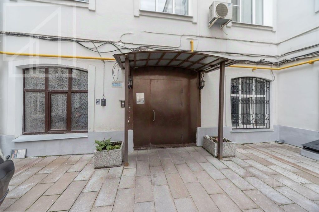 m. Kuznetsky most: Apartment, 3-rooms
