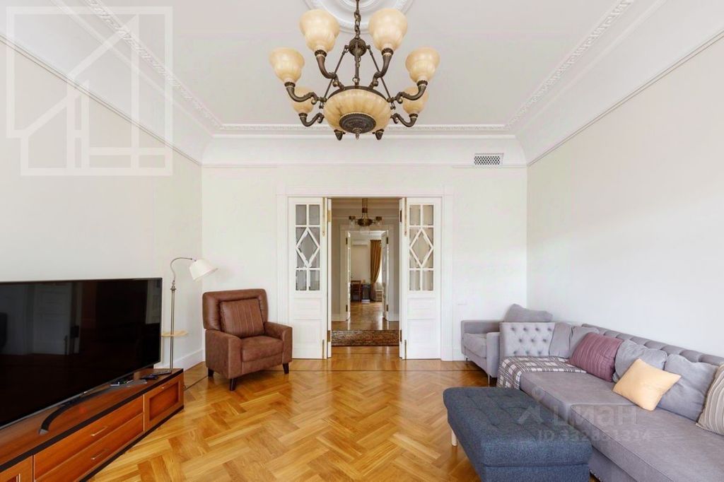 m. Kropotkinskaya: Apartment, 4-rooms