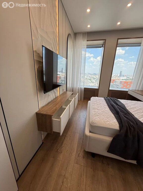 m. ZIL: Apartment, 2-rooms